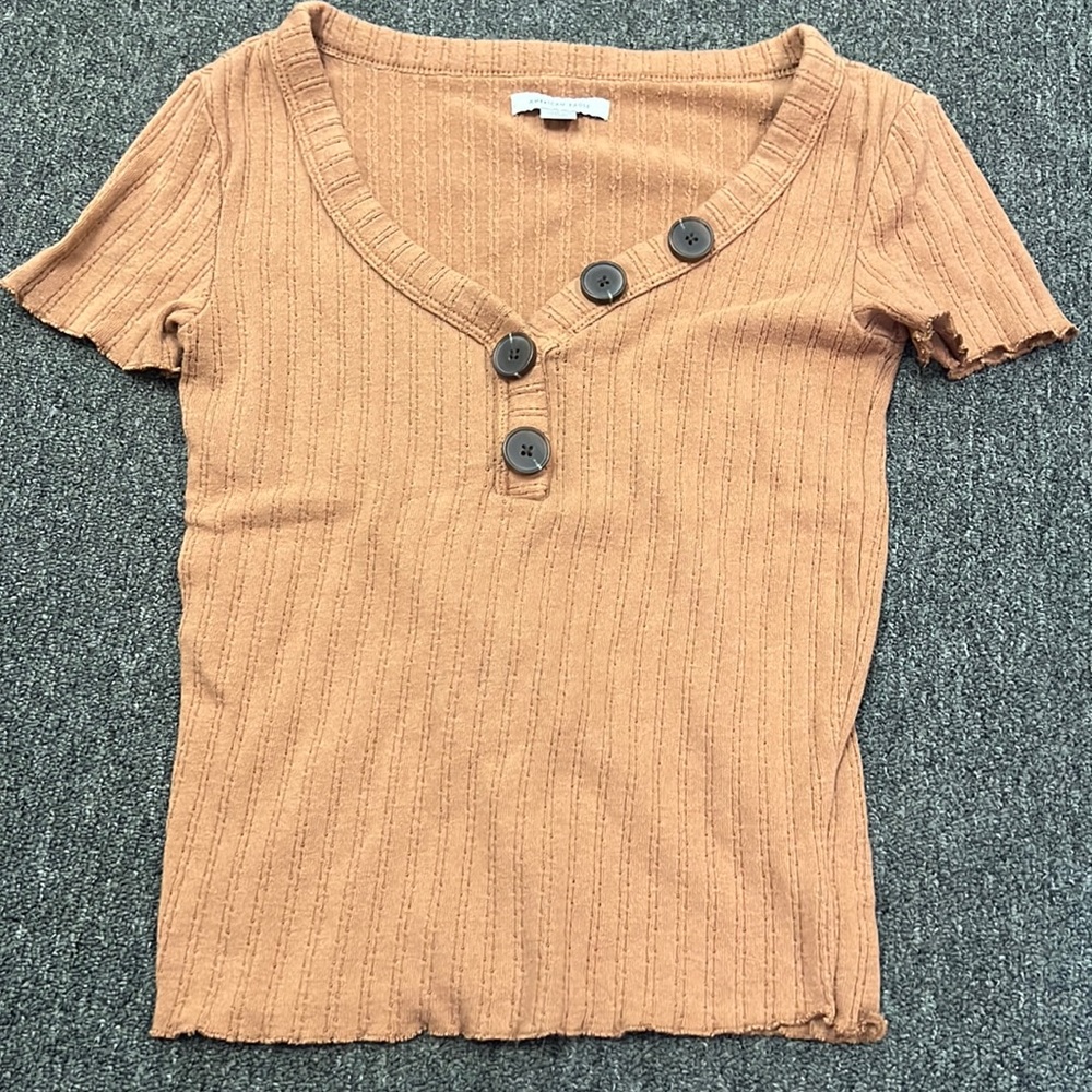 Super Cute American Eagle tee